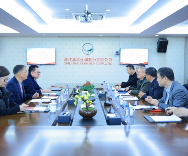 中国纺织品收支口商会曹甲昌会长一行来访调研 深入调研外贸走势，携手探寻前行新径